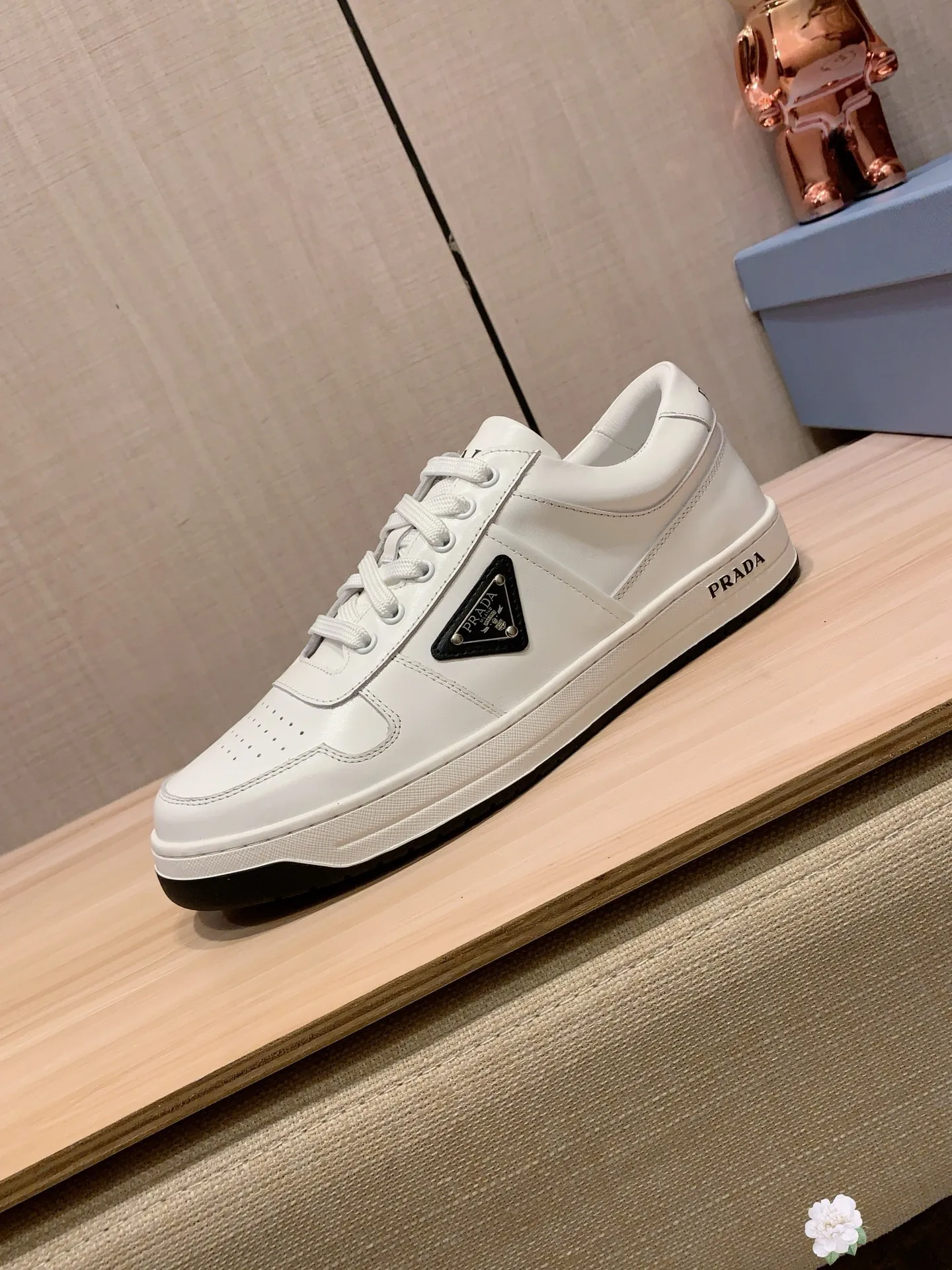 Men's Men's Shoes💰442💰💰🎩🎩[Lightning][Lightning] "PRADA*" The latest and most popular casual shoes, top brand [seduce] luxury ~ purchasing agency, top quality ~. [Strong] The upper is made of imported breathable cowhide material ➕ breathable sheepskin feet (•) with fine workmanship. The original stylish and stylish soft rubber wear-resistant and non-slip outsole is light and comfortable on the feet. The real thing looks better when photographed in real life. 226: code: 38-44, white and black 4️⃣ colors selected